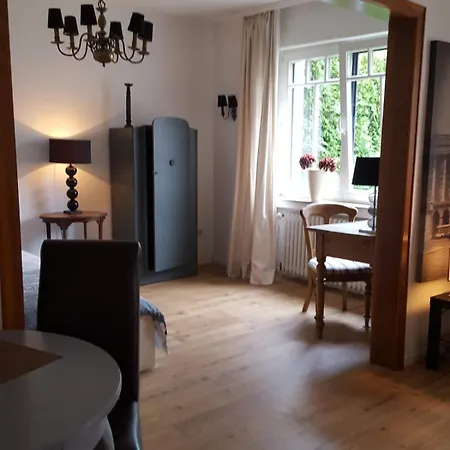 Stilvolles Altbauapartment In Ruhiger Wohngegend Апартаменты Дуйсбург