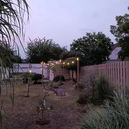 Апартаменты Stilvolles Altbauapartment In Ruhiger Wohngegend Дуйсбург