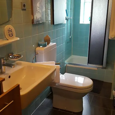 Stilvolles Altbauapartment In Ruhiger Wohngegend * Дуйсбург