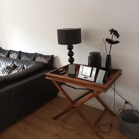Stilvolles Altbauapartment In Ruhiger Wohngegend Апартаменты Дуйсбург