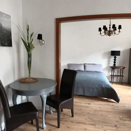 Daire Stilvolles Altbauapartment In Ruhiger Wohngegend