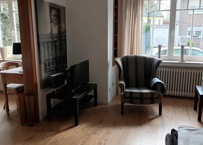 Stilvolles Altbauapartment In Ruhiger Wohngegend Daire *