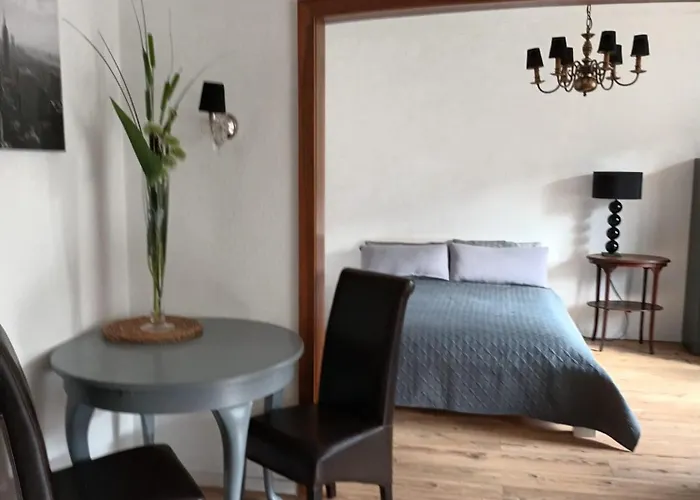 Daire Stilvolles Altbauapartment In Ruhiger Wohngegend